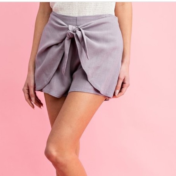 🌪GRAY HIGH WAISTED FRONT TIE SHORTS - Picture 2 of 5